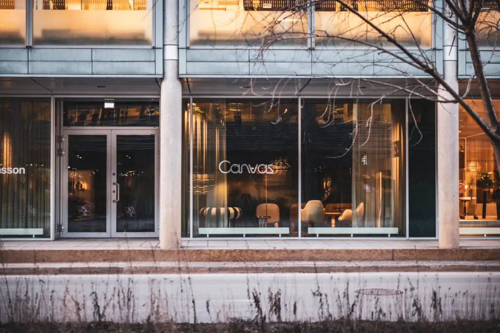 Canvas showroom